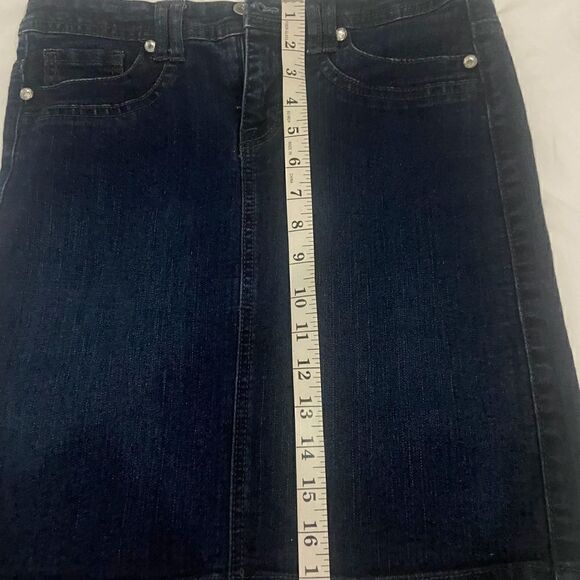 Style & co. Dark wash denim skirt embellishments on the buttons size 6 see pics​ - Picture 10 of 10